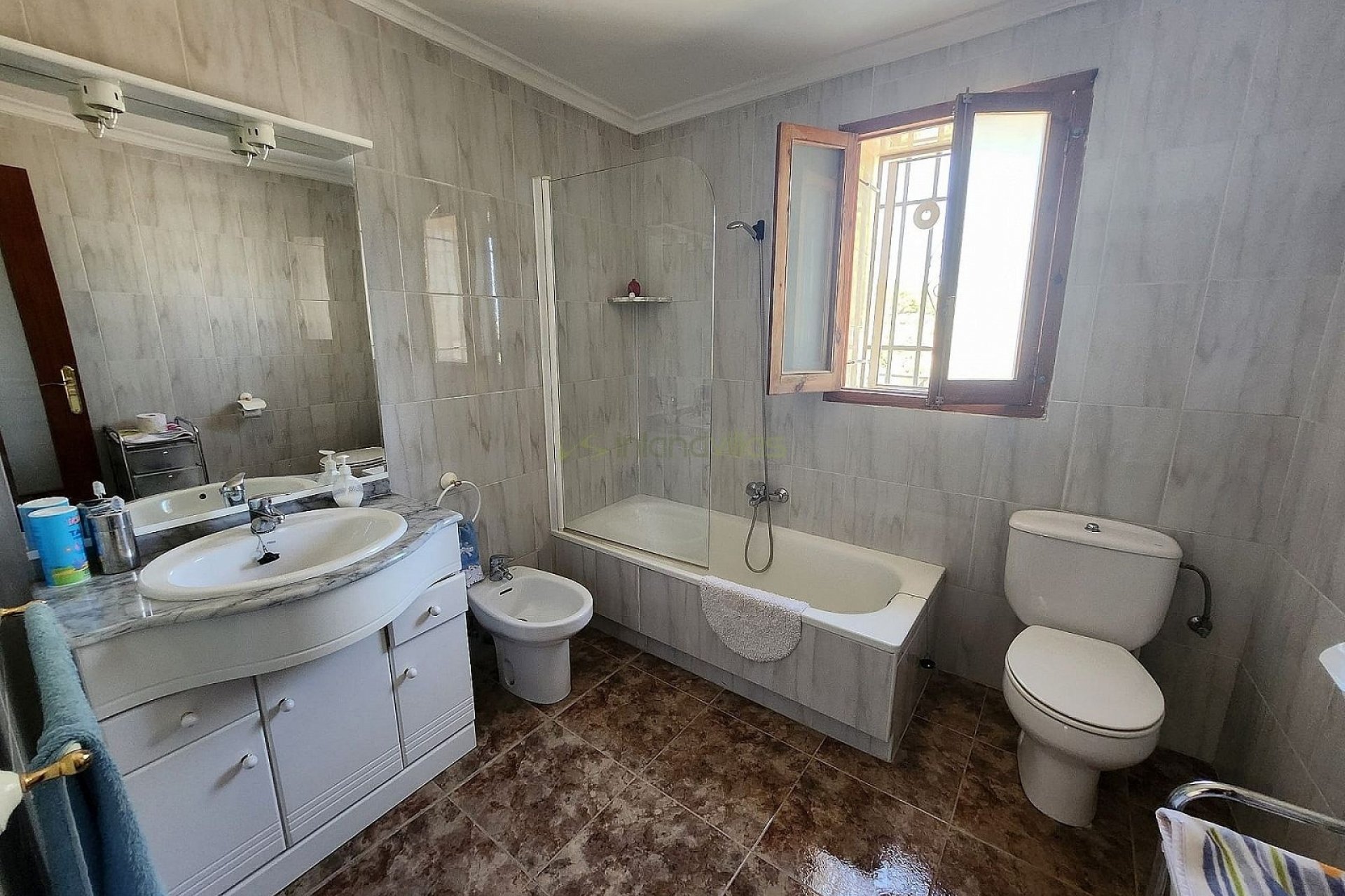 Resale - Villa - Villena