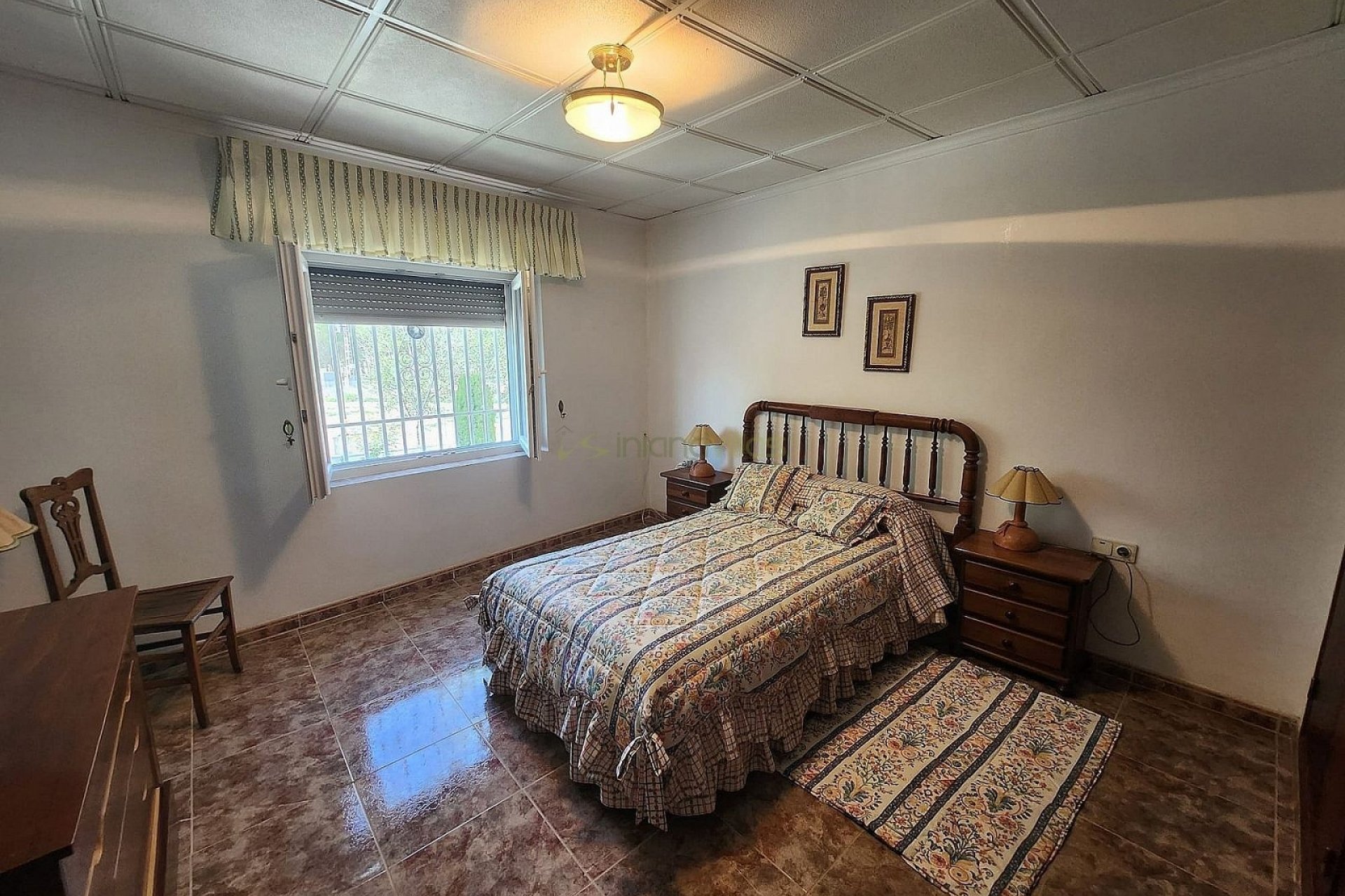 Resale - Villa - Villena