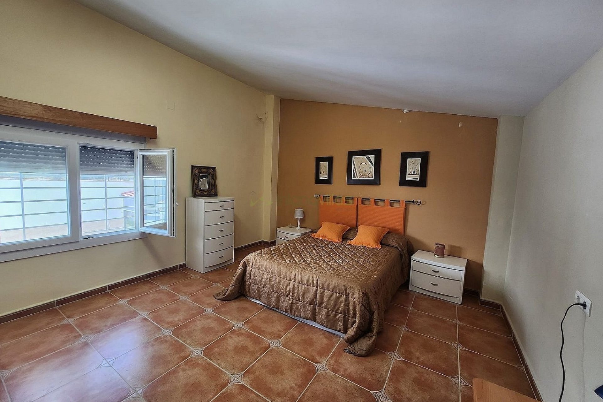 Resale - Villa - Villena