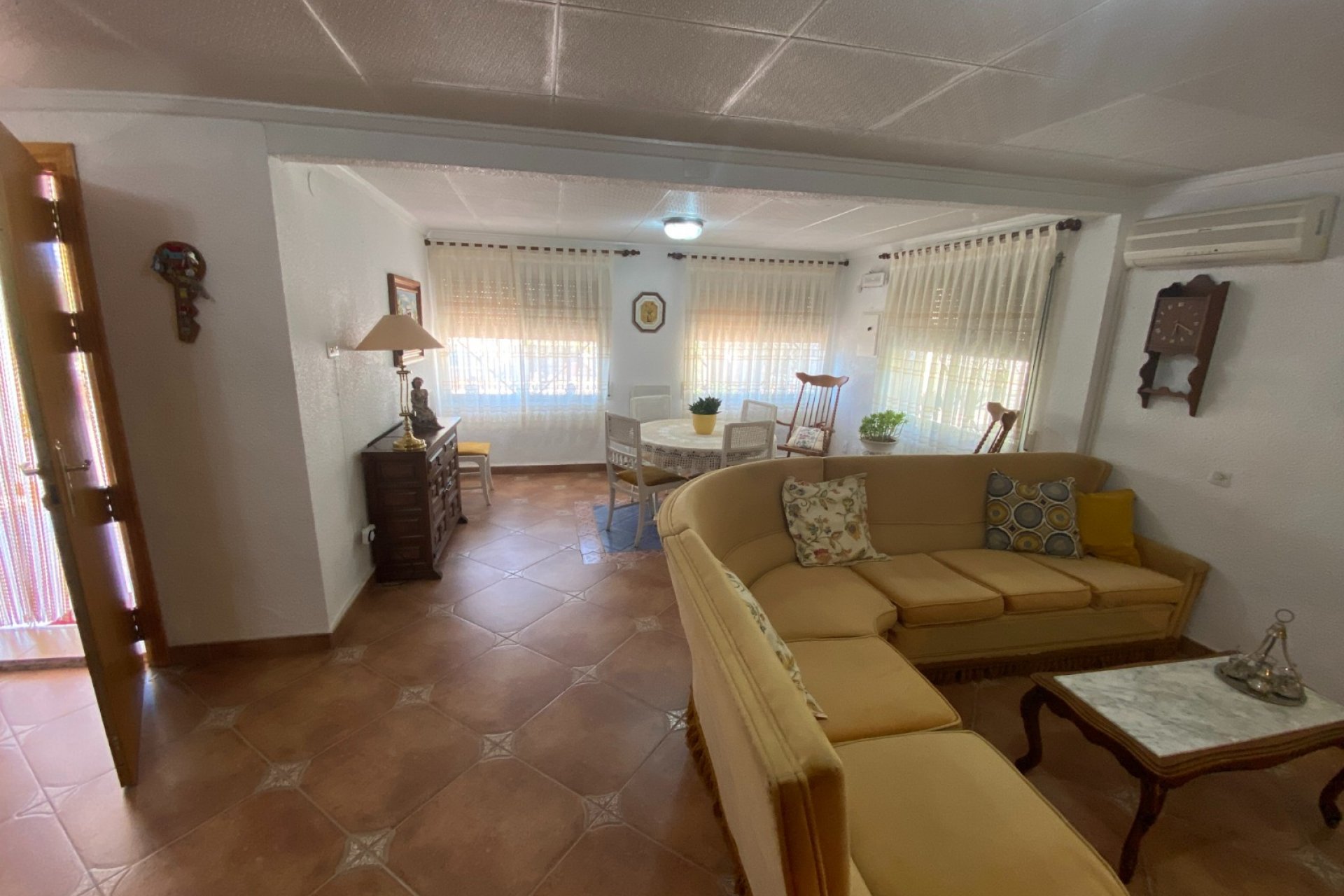 Reventa - Villa - Sax