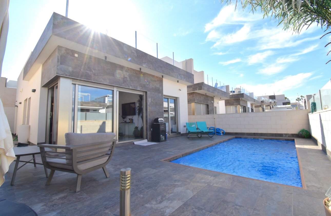 Villa - Resale - Orihuela Costa - Villamartin