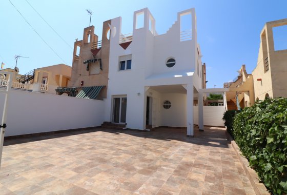 Villa - Wiederverkauf - Torrevieja - El Salado