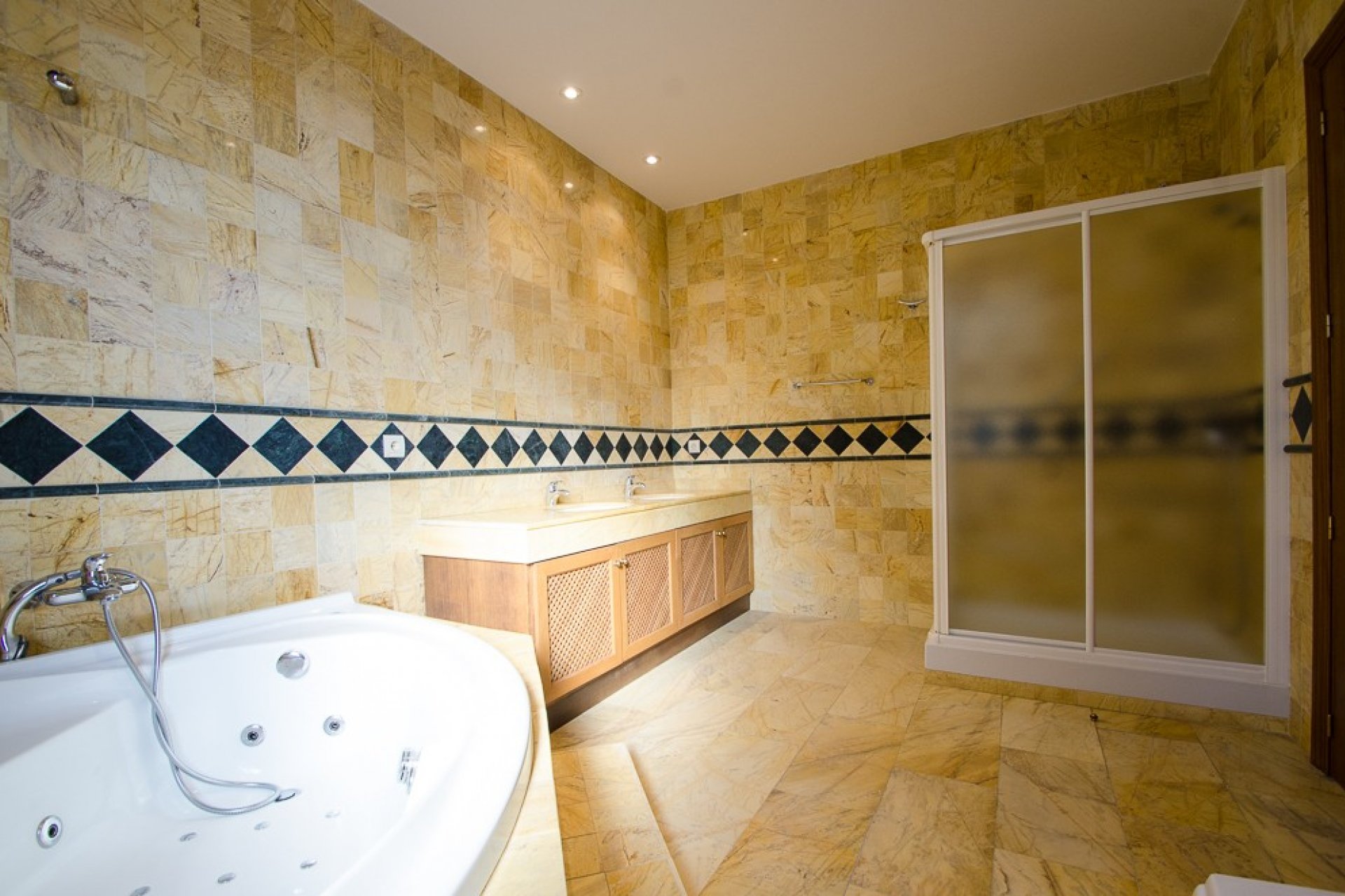 Wiederverkauf - Apartment - Marbella - La Mairena