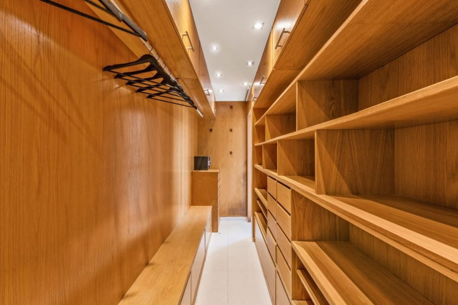 Wiederverkauf - Kommerziell - Marbella - Nueva Andalucía