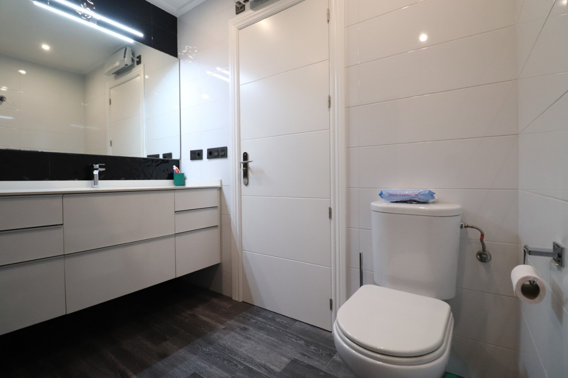 Wiederverkauf - Stadthaus - Redován - Redovan - Town