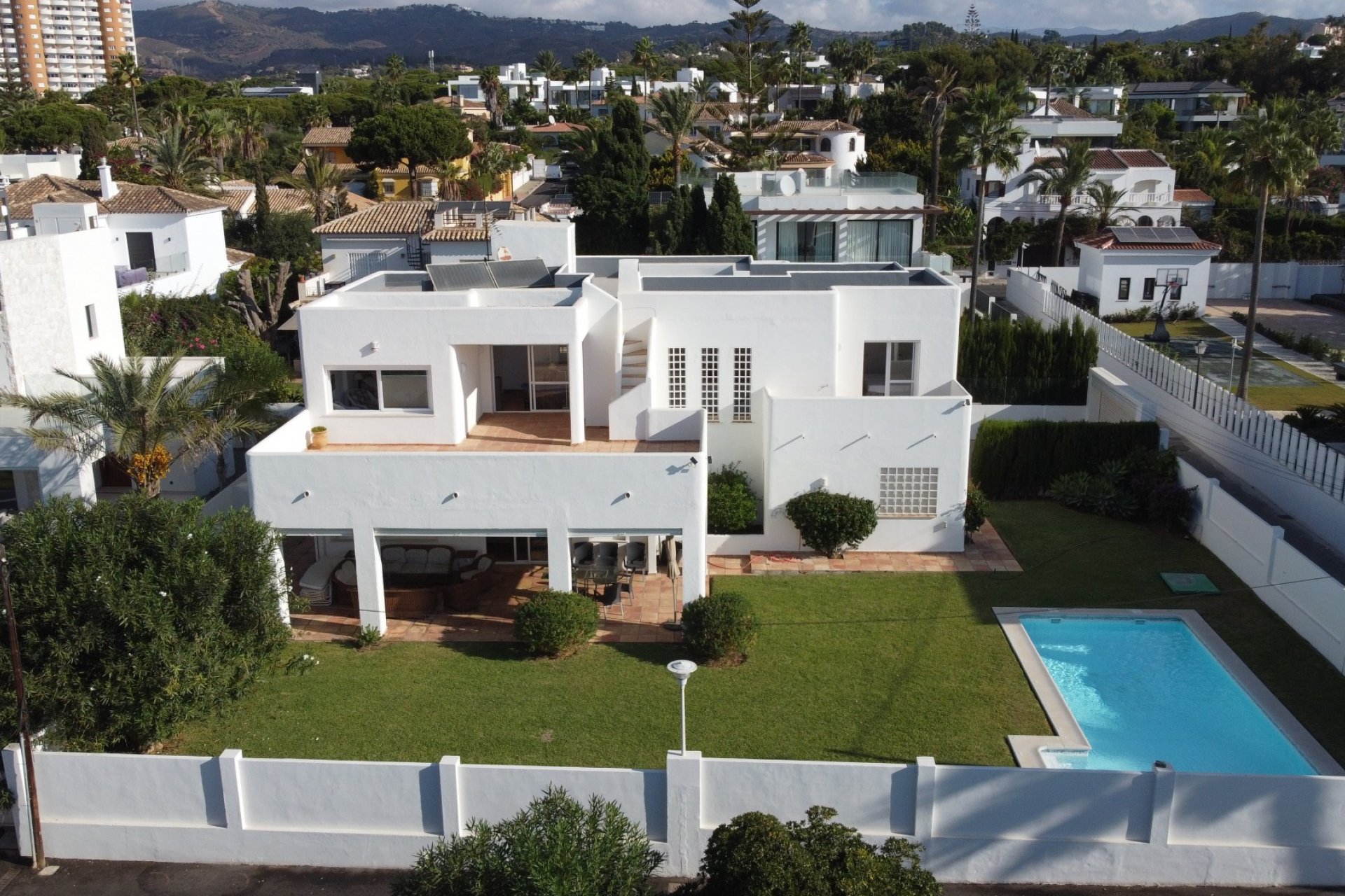 Wiederverkauf - Villa - Marbella - Las Chapas