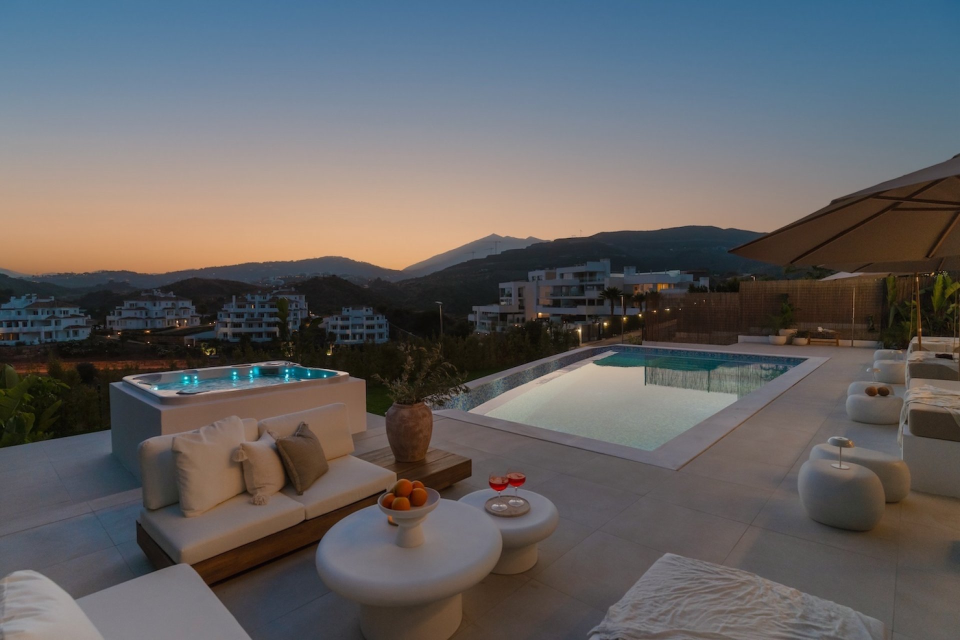 Wiederverkauf - Villa - Marbella - Nueva Andalucía