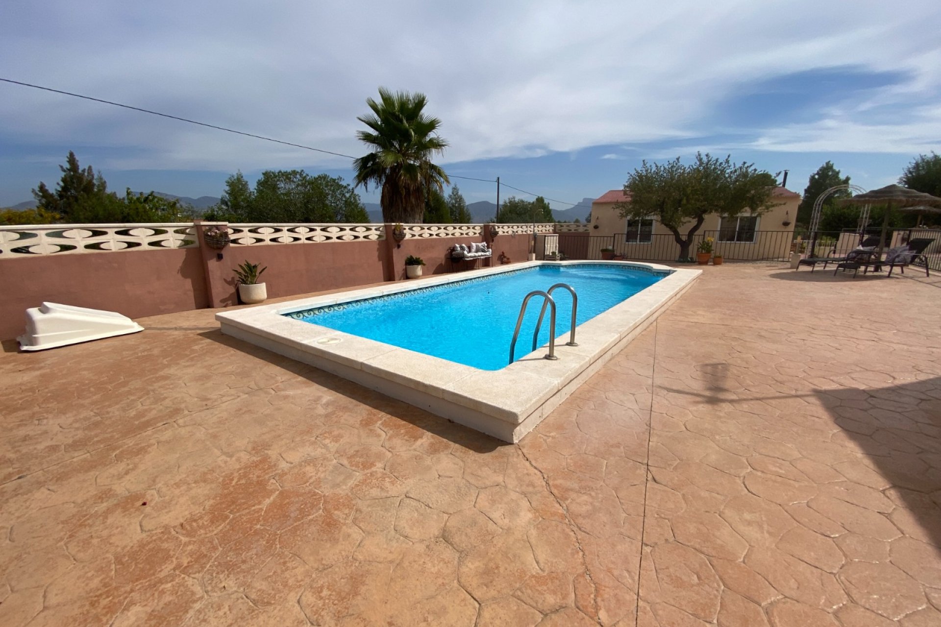 بازفروش - ویلا - Sax