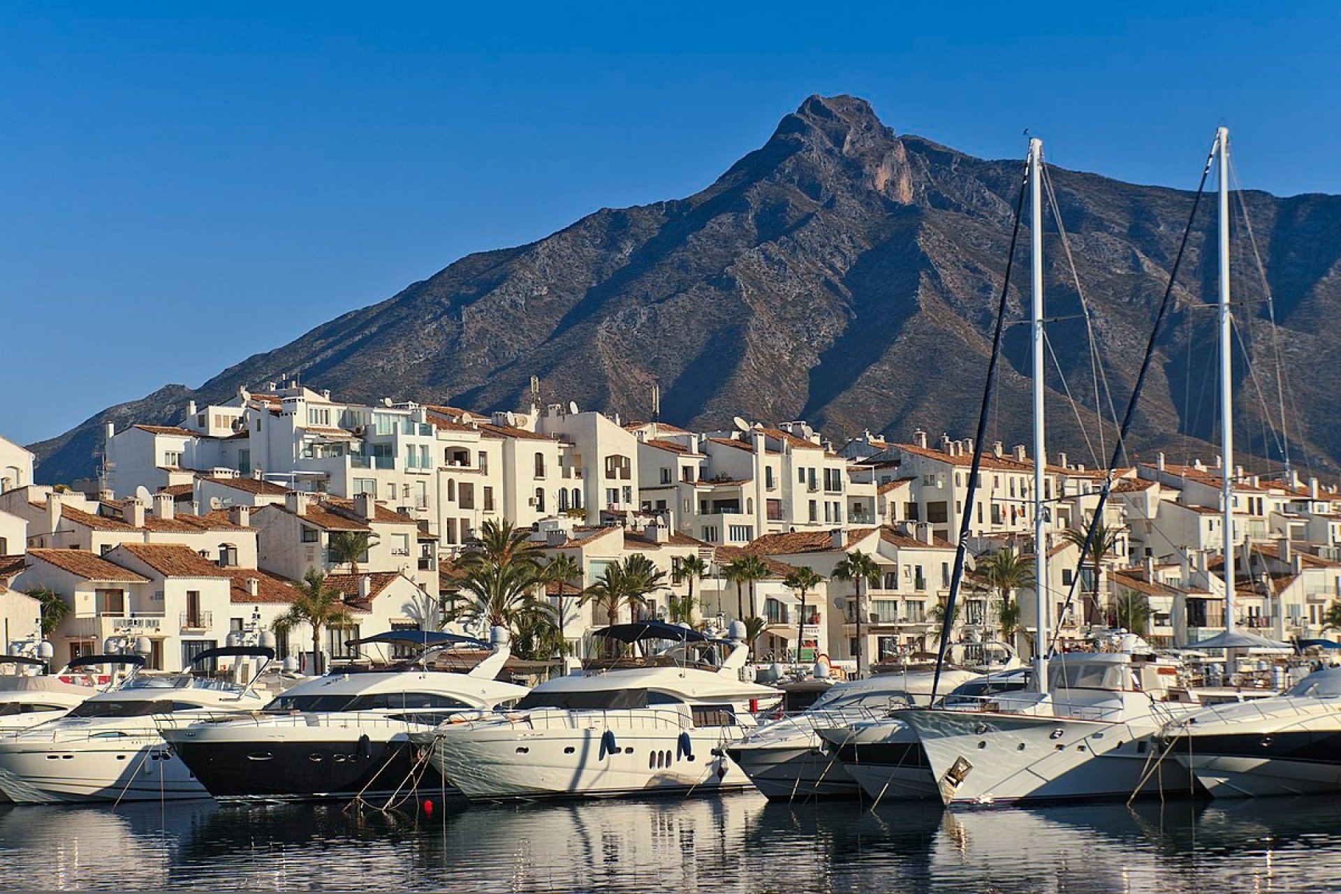 بازفروش - پارکینگ - Marbella - Puerto Banús