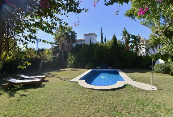 Resale - Villa - Marbella - Nueva Andalucía