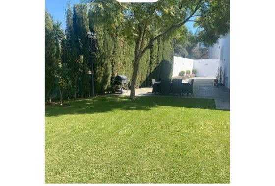 Resale - Villa - Marbella - Nueva Andalucía