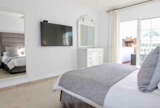 Resale - Villa - Marbella - Nueva Andalucía