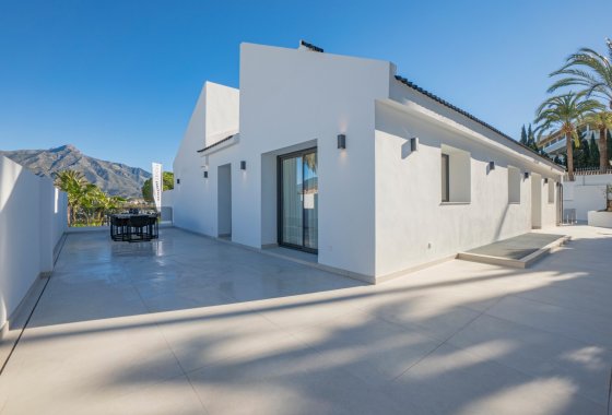 Resale - Villa - Marbella - Nueva Andalucía