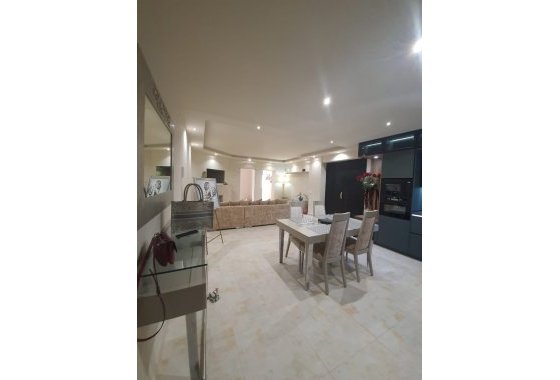 Resale - Apartment - Marbella - Puerto Banús