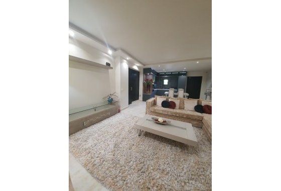 Resale - Apartment - Marbella - Puerto Banús