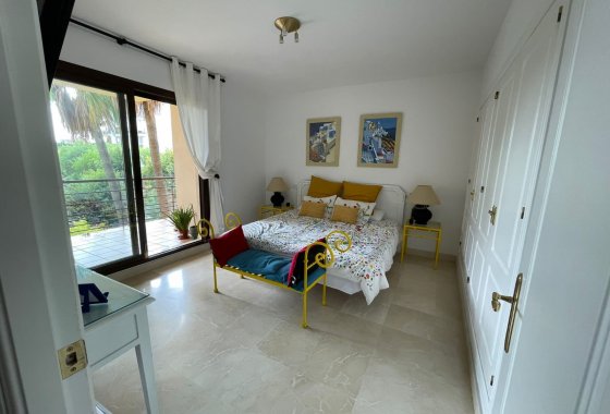 Resale - Apartment - Benahavis - Los Arqueros