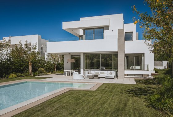 Resale - Villa - Estepona - El Paraíso