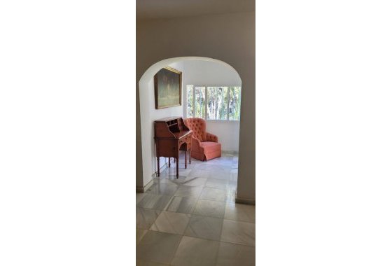 Resale - Villa - Marbella - Las Chapas