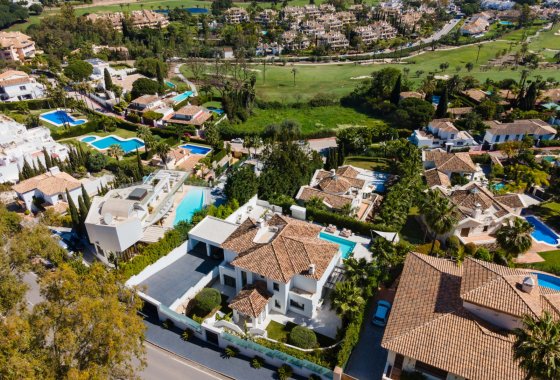 Resale - Villa - Marbella - Nueva Andalucía