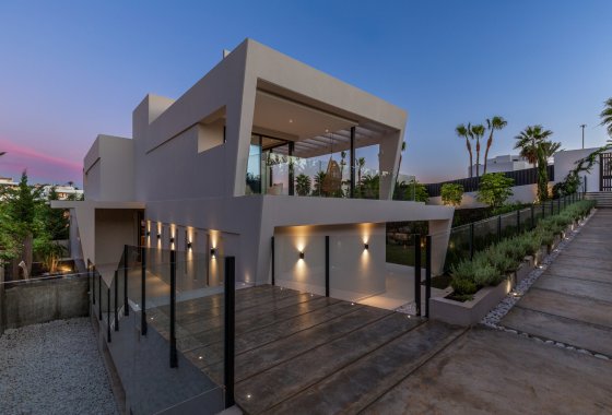 Resale - Villa - Marbella - Nueva Andalucía