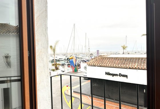 Resale - Apartment - Marbella - Puerto Banús