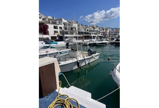 بازفروش - پارکینگ - Marbella - Puerto Banús