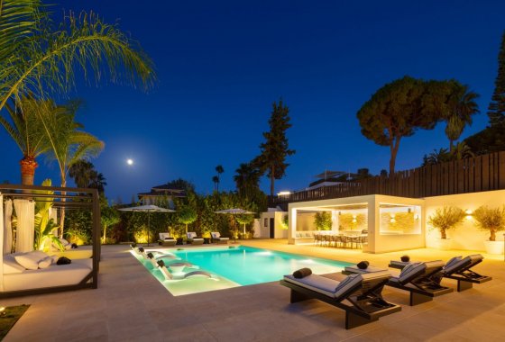 Resale - Villa - Marbella - Nueva Andalucía