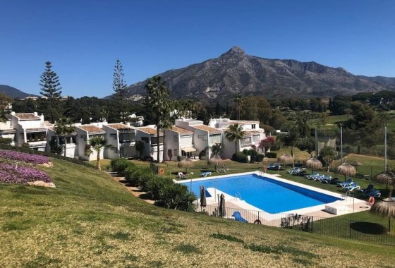 Resale - Apartment - Marbella - Nueva Andalucía