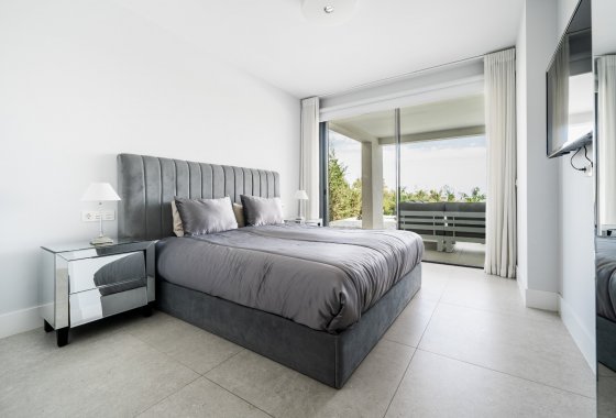 Resale - Apartment - Benahavis - La Quinta