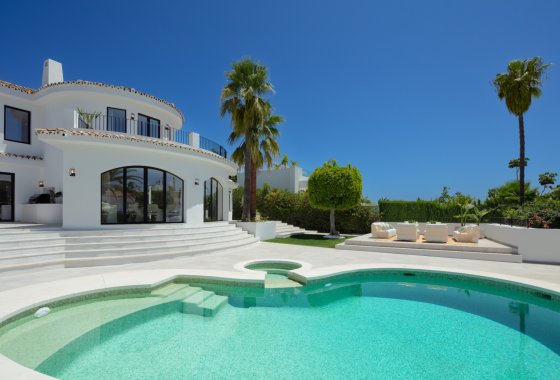 Resale - Villa - Marbella - Nueva Andalucía