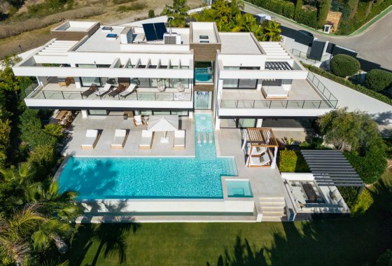 Wiederverkauf - Villa - Marbella - Nueva Andalucía