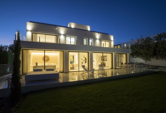 Resale - Villa - Marbella - Nueva Andalucía