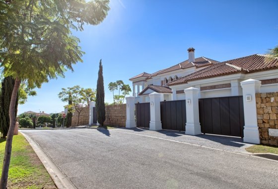 Resale - Villa - Estepona - Los Flamingos