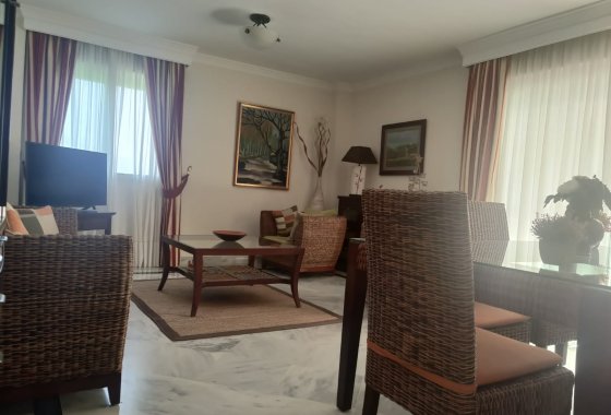 Resale - Apartment - Marbella - Nueva Andalucía