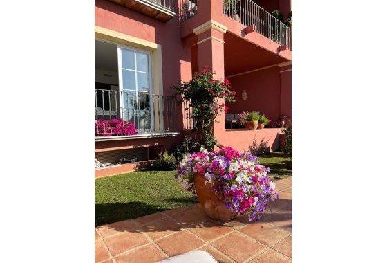 Resale - Apartment - Benahavis - La Quinta