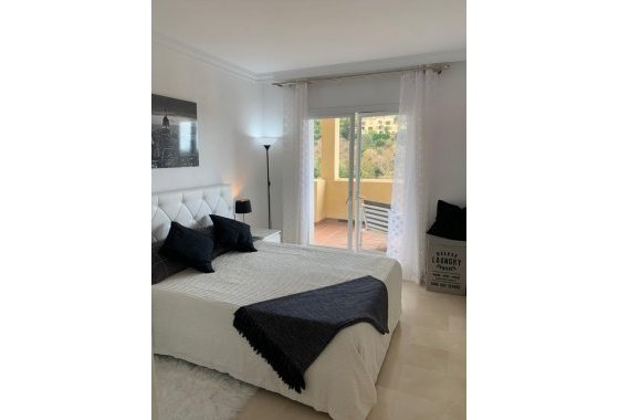 Resale - Apartment - Benahavis - La Quinta