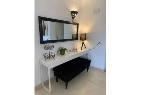 Resale - Apartment - Benahavis - La Quinta