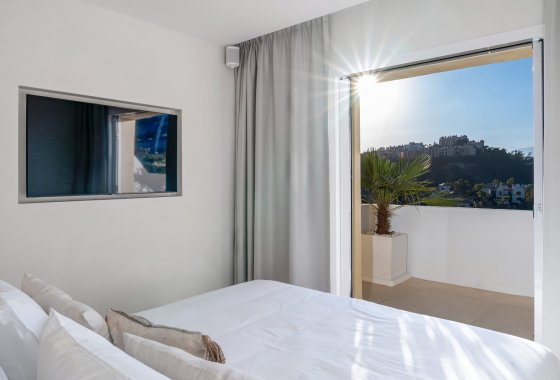 Resale - Apartment - Benahavis - La Quinta