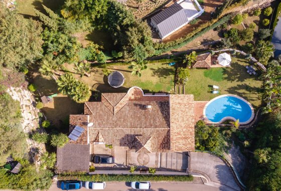 Resale - Villa - Estepona - El Paraíso