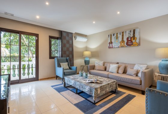 Resale - Villa - Estepona - El Paraíso