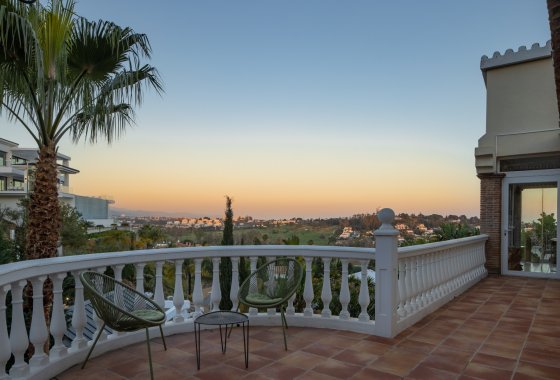 Resale - Villa - Estepona - El Paraíso