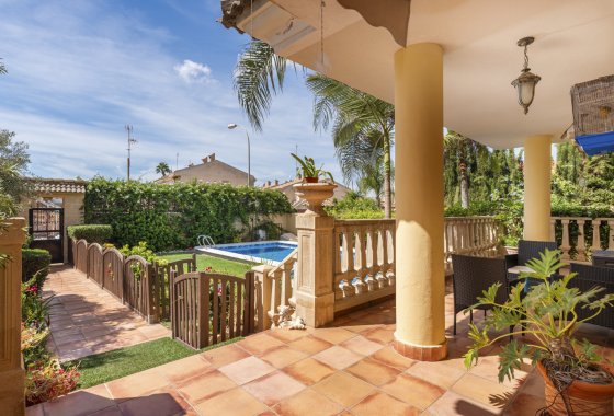 Resale - Villa - Torrevieja