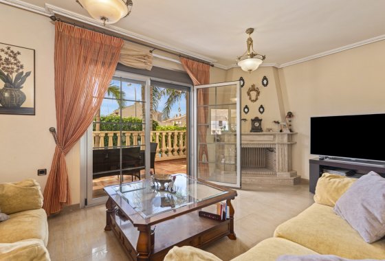 Resale - Villa - Torrevieja