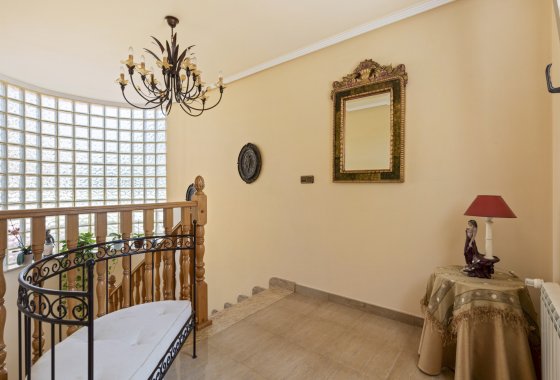 Resale - Villa - Torrevieja