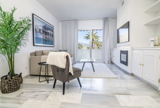 Resale - Apartment - Marbella - Nueva Andalucía