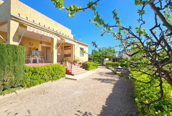 Resale - Villa - Caudete