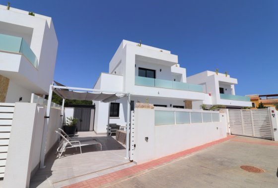 Resale - Villa - Los Montesinos - La Herrada