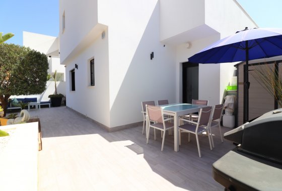 Resale - Villa - Los Montesinos - La Herrada