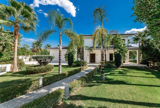 Resale - Villa - Marbella - Nueva Andalucía