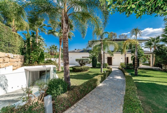 Resale - Villa - Marbella - Nueva Andalucía